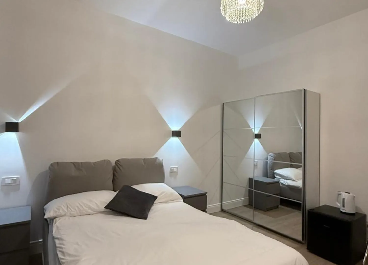 Vita Lux Vatican Suites contacts